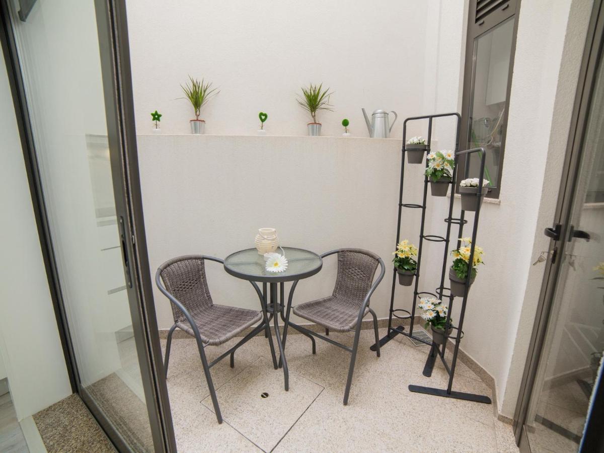 Guest Amparo Dollhouse Apartment Porto
